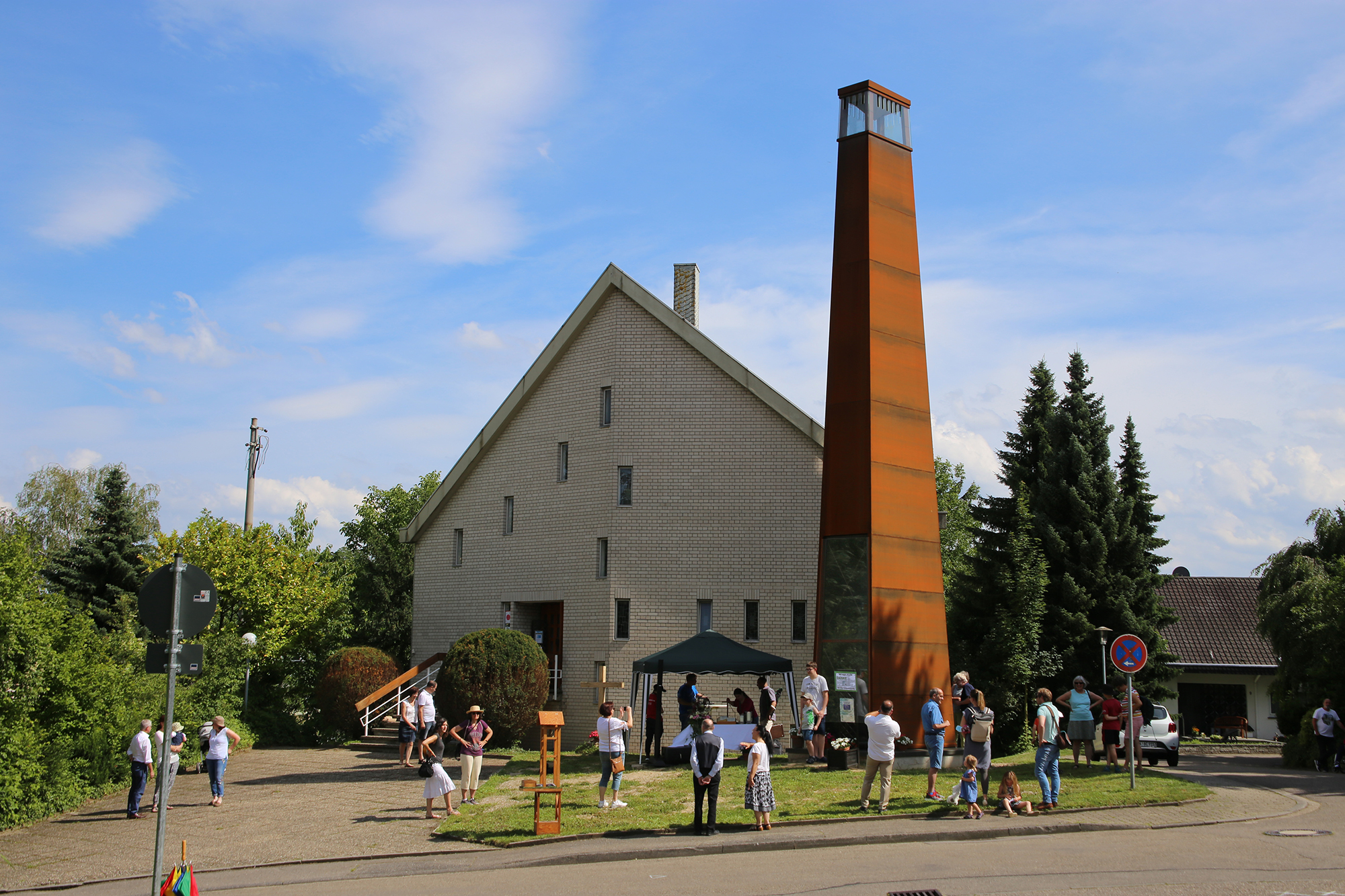  Der neue Glockenturm der Dankeskirche der Evangelischen Kirchengemeinde Odenheim ist fertiggestellt 