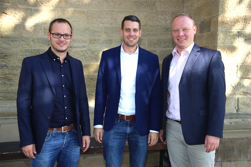  Bürgermeister Felix Geider (r.) und Rektor Bastian Zimmermann (l.) begrüßten den neuen Konrektor Sebastian Gramm 