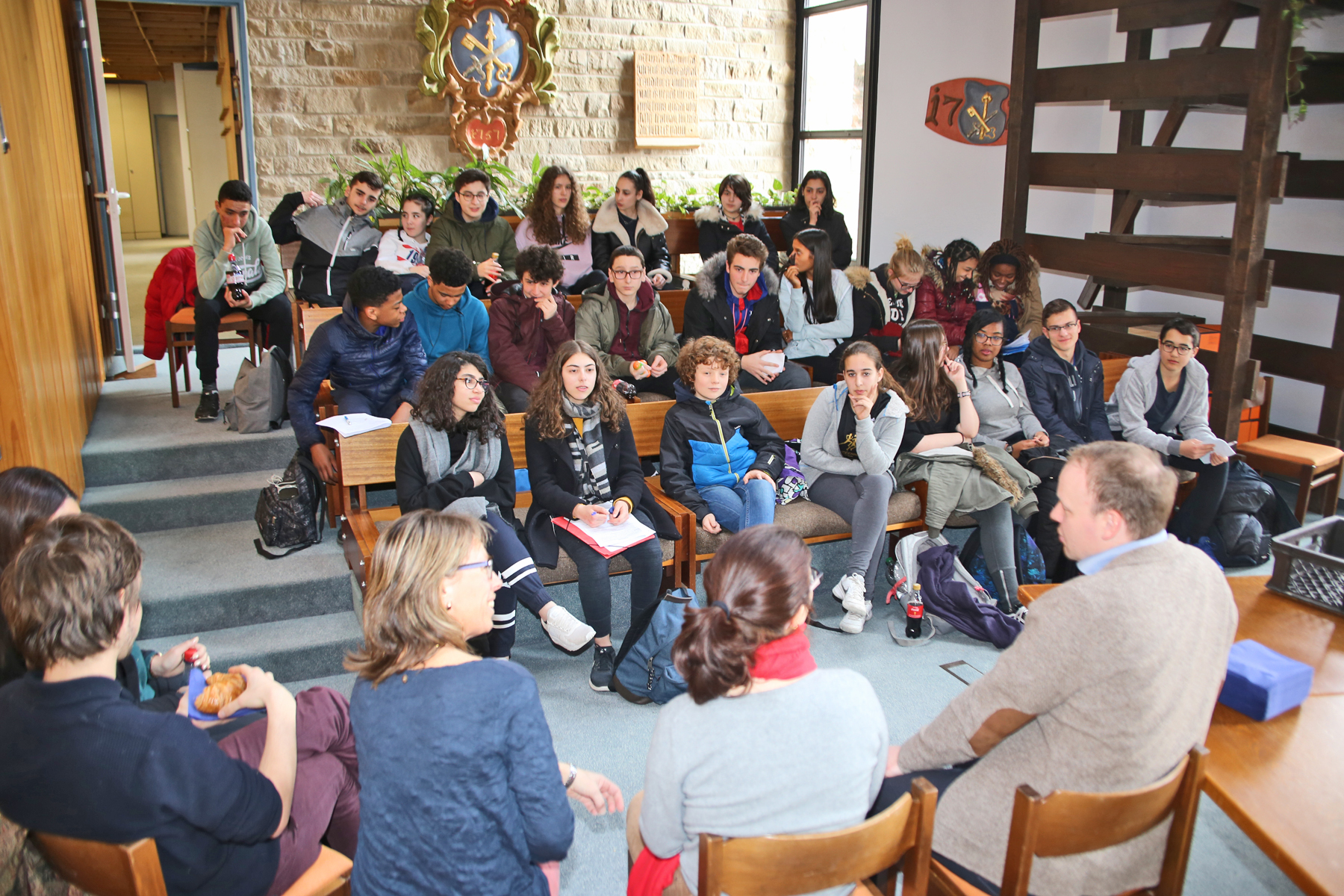  Mit Bürgermeister Felix Geider tauschten sich die französischen Schülerinnen und Schüler über die unterschiedlichsten Themen aus 